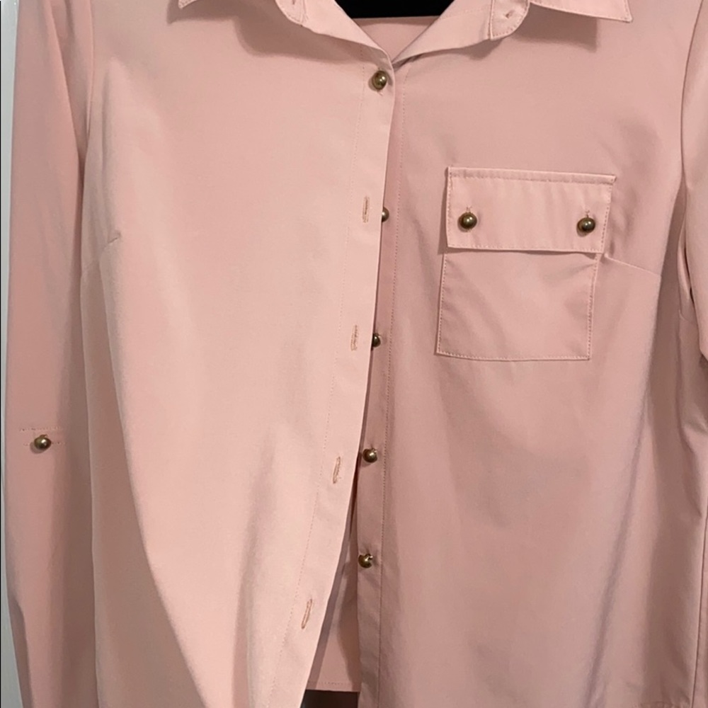 Button down shirt ✨ - Picture 2 of 3